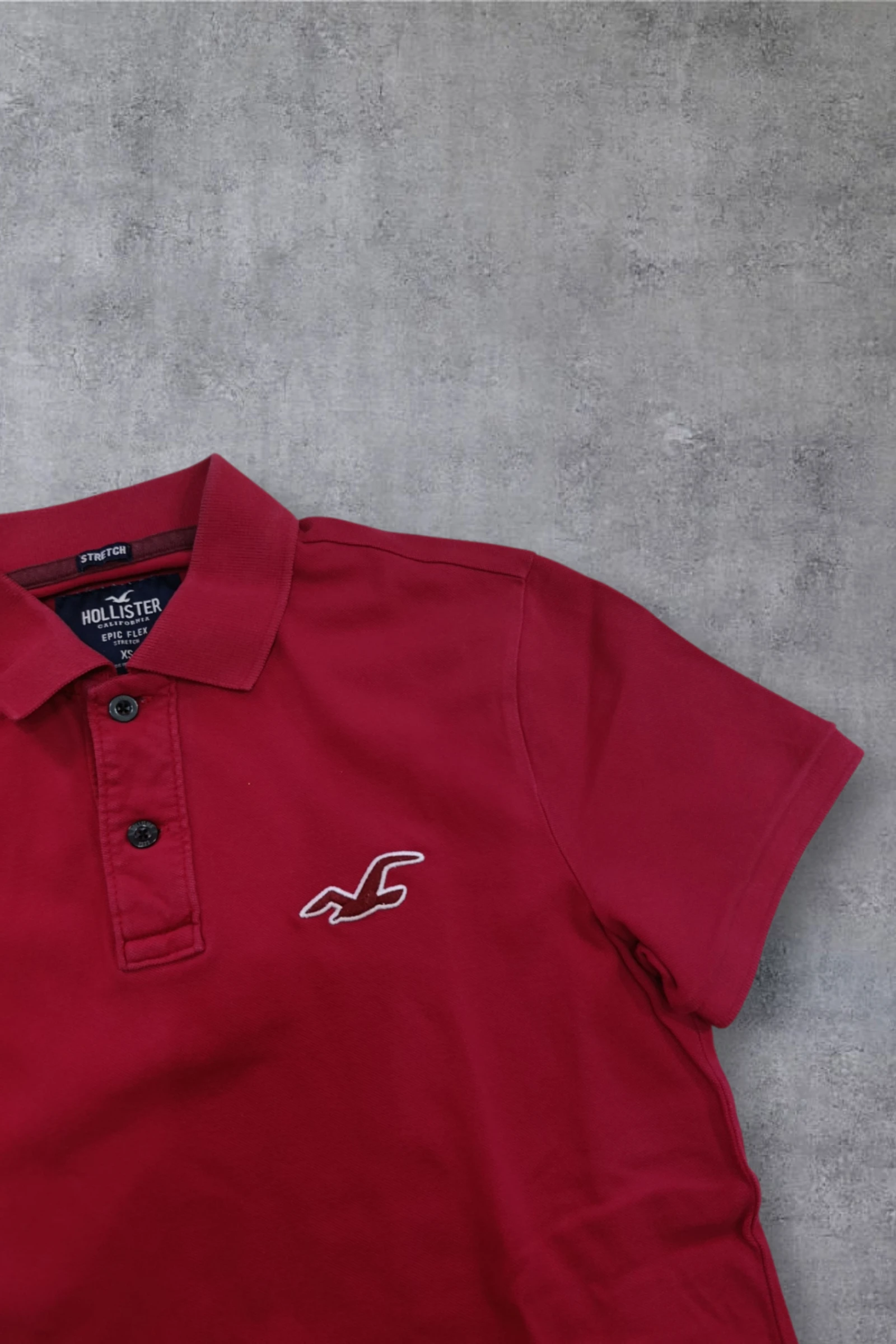 | Polo Hollister Stretch Hombre | Color Rojo Burdeos | Manga Corta | Talla XS | – photo 5